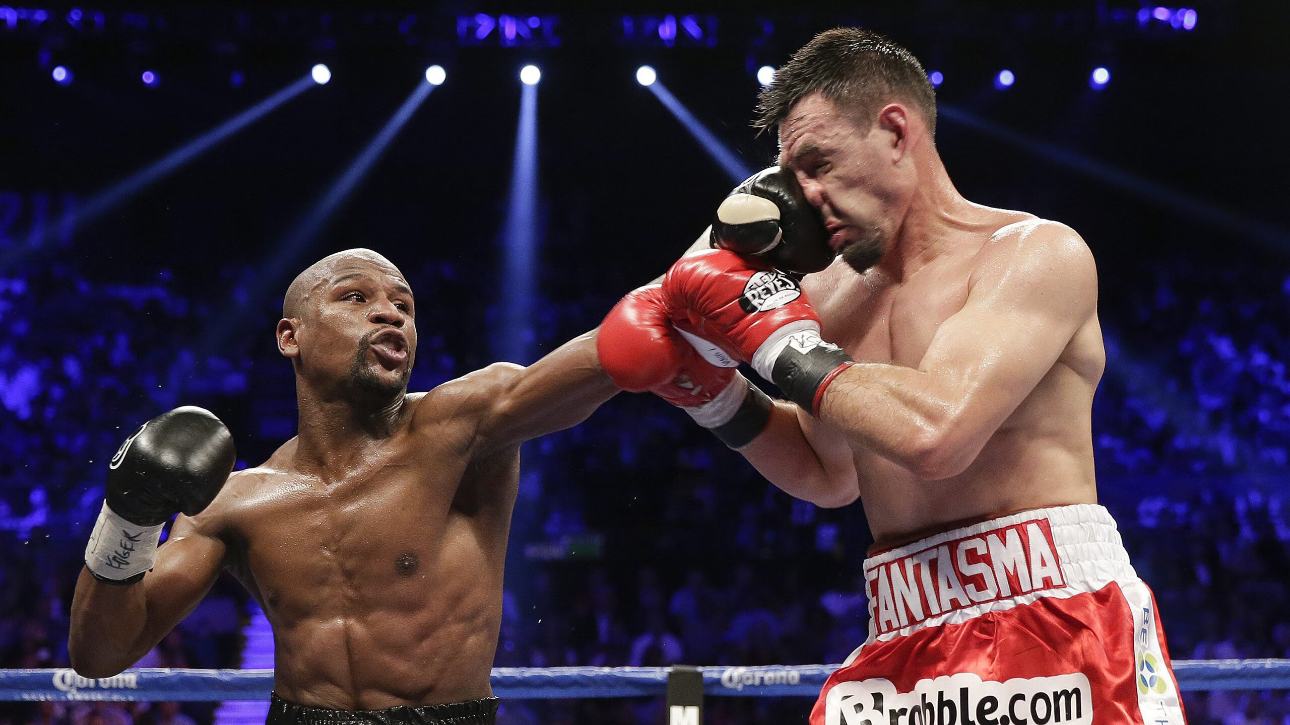 开云赛事集团-盾与剑的较量，门神封杀C罗之夜，曼联重拾红魔脊梁，盾与剑的较量，门神封杀C罗之夜，曼联重拾红魔脊梁